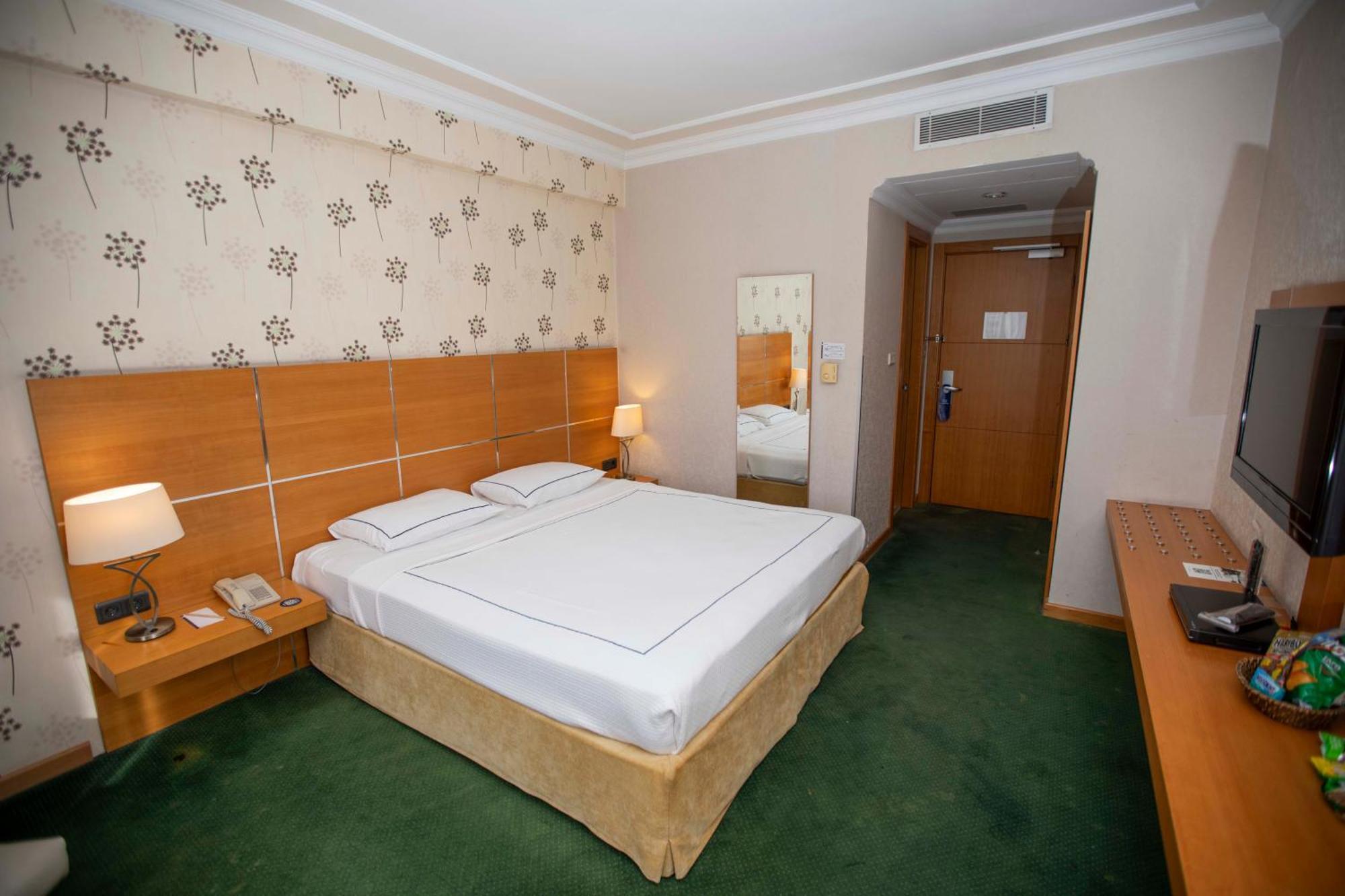 Anemon Grand Manisa Otel Buitenkant foto