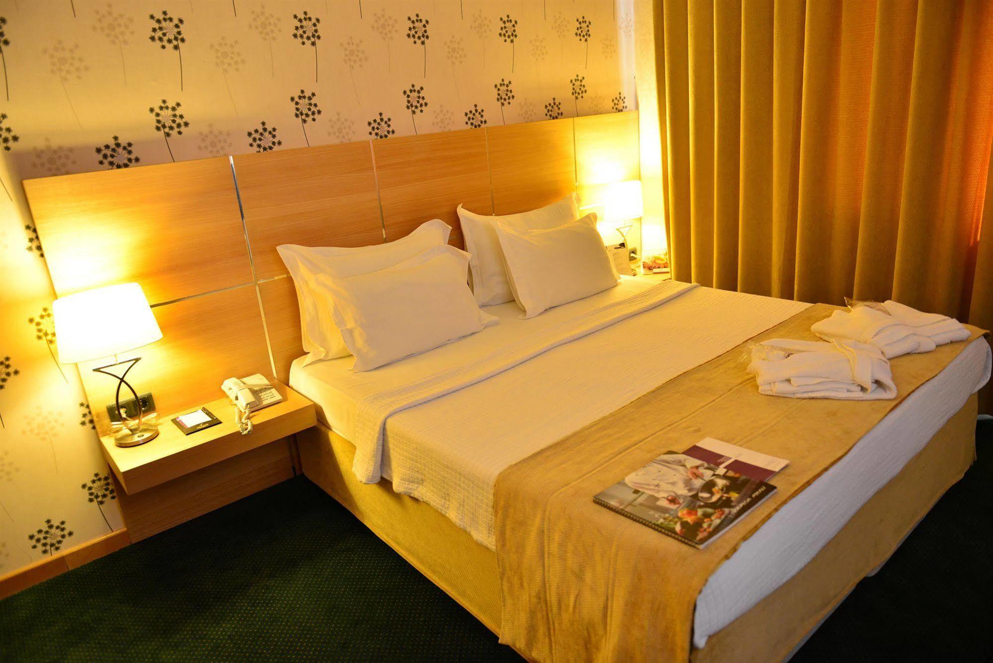 Anemon Grand Manisa Otel Buitenkant foto